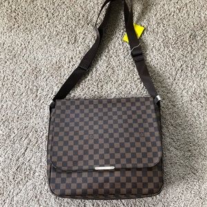 BRAND NEW vintage Louis Vuitton messenger!